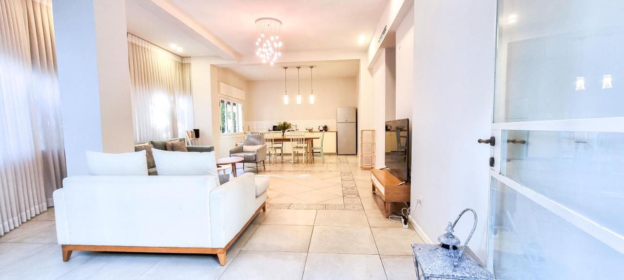 100 négyzetméteres, 2 hálószobás Apartman 2 fürdőszobával Tel Aviv városközpont területén Kültér fotó